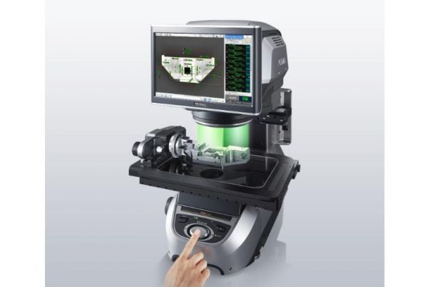 Novità: Proiettore di profili automatico e digitale: Nuovo strumento di misurazione per il nostro parco attrezzature!